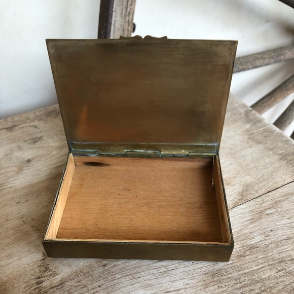 ENAMEL BRASS Beautiful Vtg Handpainted Trinket Box - Picture 3 of 8
